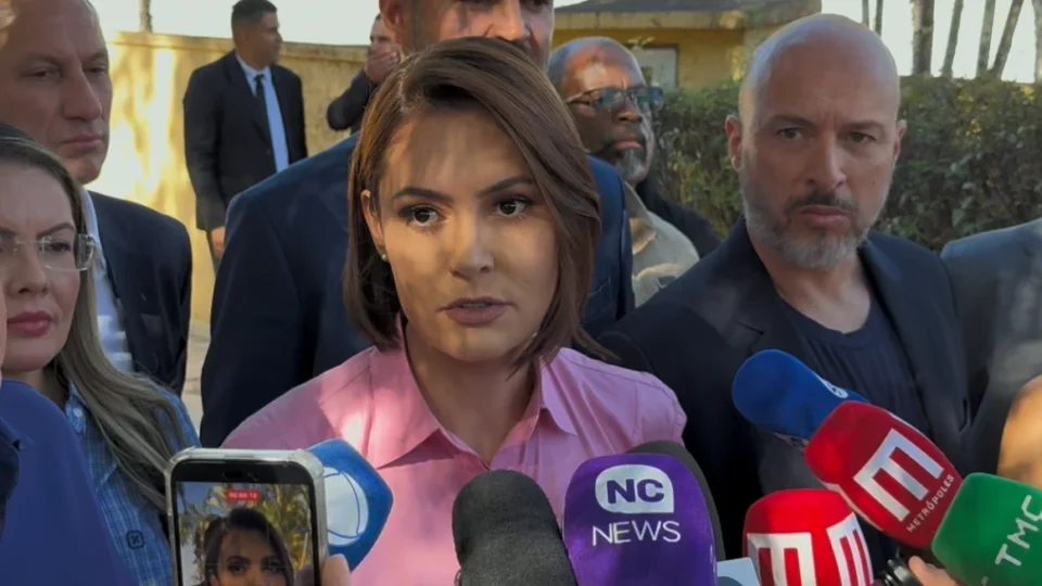 Michelle Bolsonaro sela paz com Flávio, mas expõe ‘ferida’ sobre Ciro Gomes e saída do PL Mulher