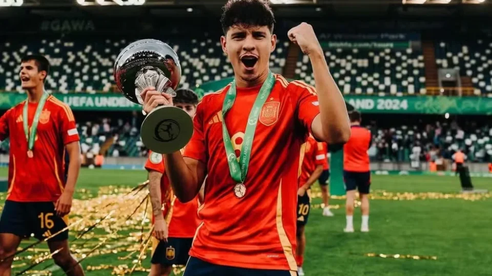 Chapecoense fecha com meia espanhol Miguel Carvalho