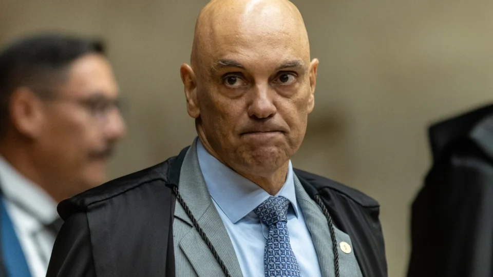 STF impõe rara derrota a Moraes e cria ‘desconto’ que pode livrar Mauro Cid e réus do 8 de janeiro