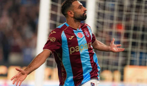 Trabzonspor x Başakşehir: Salah marca 2 gols e garante vitória