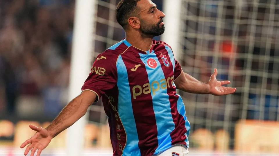 Trabzonspor x Başakşehir: Salah marca 2 gols e garante vitória