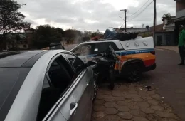‘Strike’ na blitz: carro bate em moto e viatura da PM e deixa dois feridos em Minas
