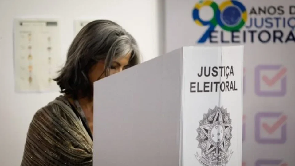 Mulheres são 34,8% das candidaturas em 2026, mas participação cai entre presidenciáveis