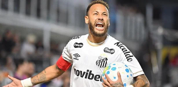Neymar marca dois gols de pênalti no segundo tempo e garante empate do Santos por 2 a 2 com o Flamengo, após o Rubro-Negro abrir vantagem.