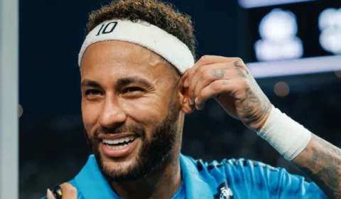 Corinthians perde para o Santos e criança é hostilizada após ganhar camisa de Neymar