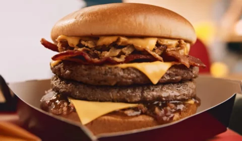 McDonald’s lança Brabo SmokeHouse, novo sanduíche com bacon e molho defumado