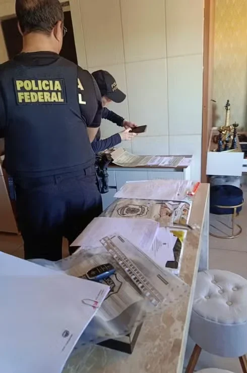 PF prende três em operação contra esquema de diplomas falsos para cursos de Medicina