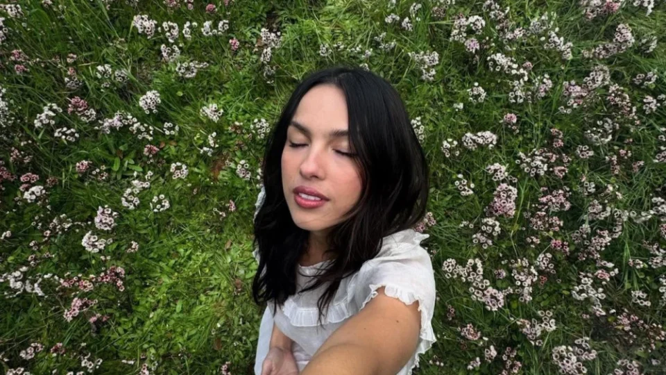 Olivia Rodrigo usa personagem de “O Conto da Aia” em nova música