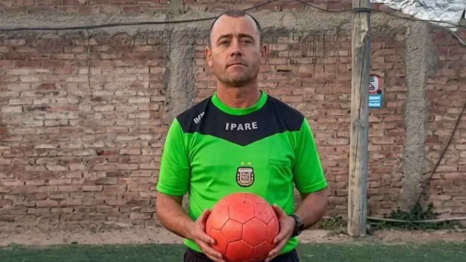 Acidente de carro mata árbitro de futebol e duas irmãs na Argentina