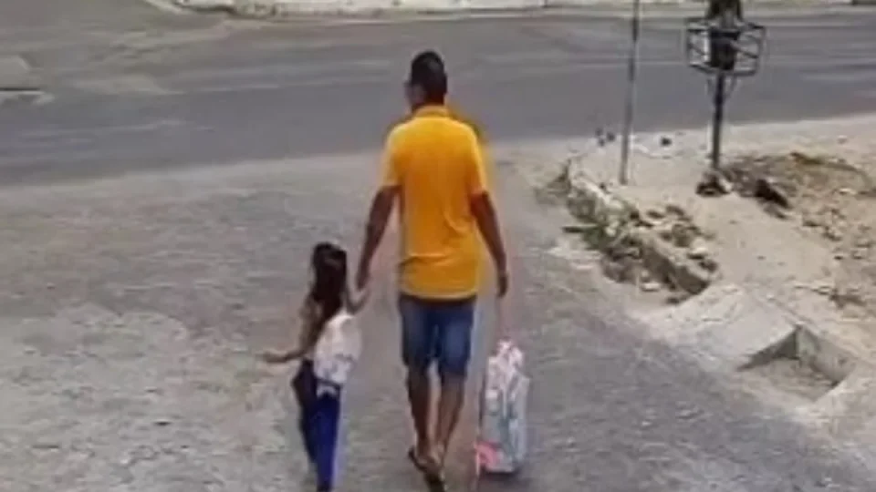 Homem é executado a tiros na frente da filha a caminho da escola em Petrolina