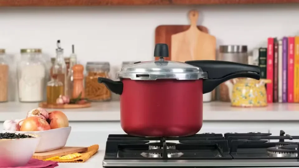 Como usar a panela de pressão com segurança? Veja 5 cuidados para evitar acidentes