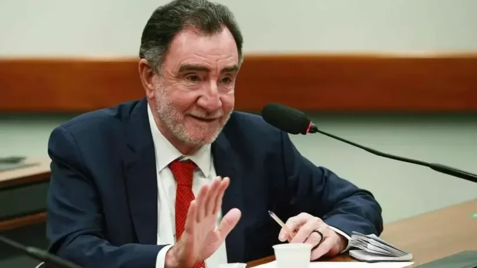 Patrus Ananias: quem é o ex-ministro e criador do Bolsa Família que disputa o Governo de Minas pelo PT?