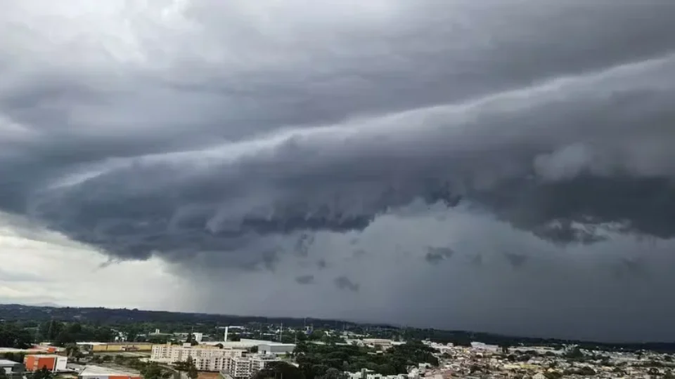Temporais atingem o Sul nesta sexta e calor aumenta no Sudeste e Centro-Oeste