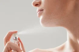 Borrifar perfume no pescoço faz mal à saúde?