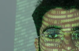 Governo pede bloqueio de 80 sites de IA usados para deepnudes
