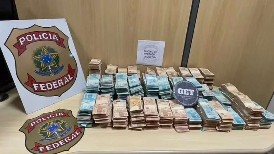 PF apreende R$ 2 milhões em dinheiro vivo após saque e investiga suspeita de lavagem de dinheiro