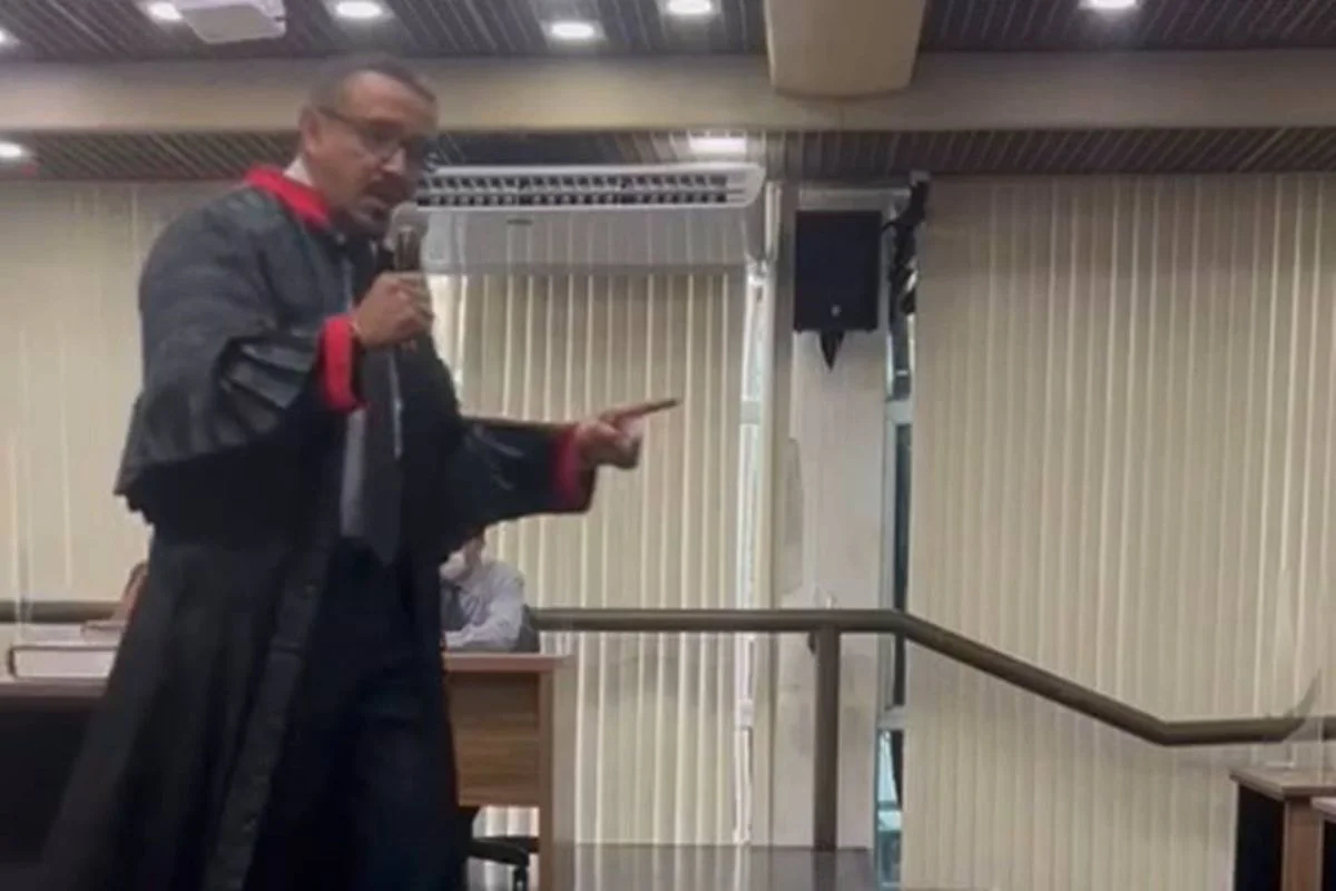 Durante a discussão, Walber Luís do Nascimento fez uma comparação envolvendo a advogada e uma cadela. A declaração provocou repercussão e levou Catharina Estrella a apresentar uma queixa-crime no mês seguinte, alegando injúria.