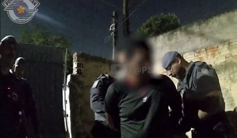 Homem usa pitbull para ameaçar mulher e impedir entrada da PM em SP