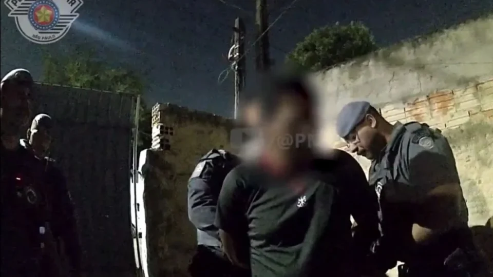 Homem usa pitbull para ameaçar mulher e impedir entrada da PM em SP