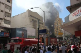 Prédio é evacuado após explosão em Copacabana deixar quatro feridos no Rio