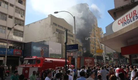 Prédio é evacuado após explosão em Copacabana deixar quatro feridos no Rio