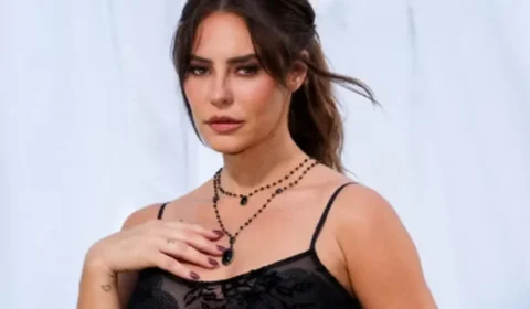 Paolla Oliveira surpreende ao mostrar lingerie com vestido de renda transparente