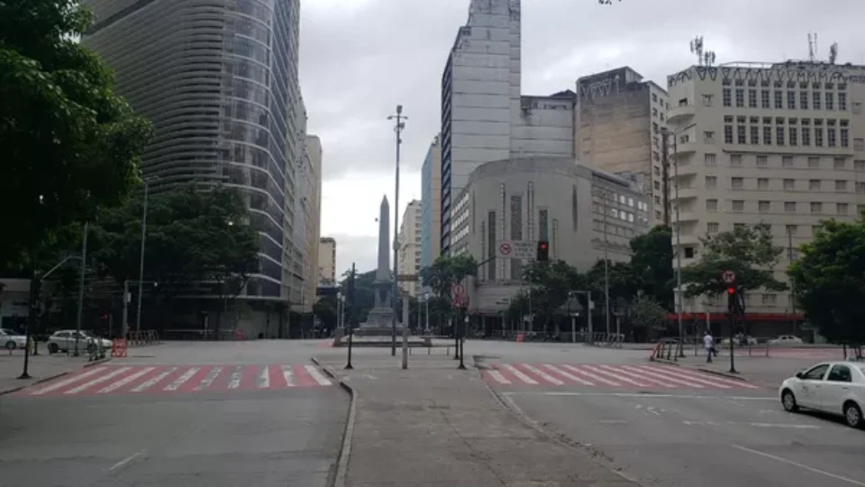 Homem é preso após tentar entregar filho de 3 anos por R$ 10 em BH