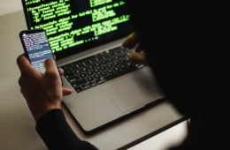 Mercado de tecnologia dispara: profissionais podem ganhar até R$ 53,6 mil e empresas enfrentam falta de mão de obra