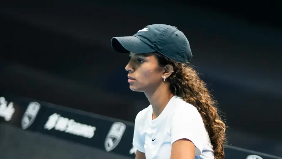 Rayssa Leal torce o pé antes da final, reage e conquista título por 0,2 ponto no Rio