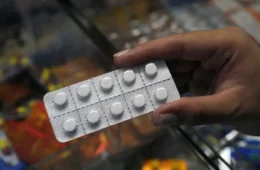 Anvisa libera plataformas como iFood e Mercado Livre para vender e entregar medicamentos