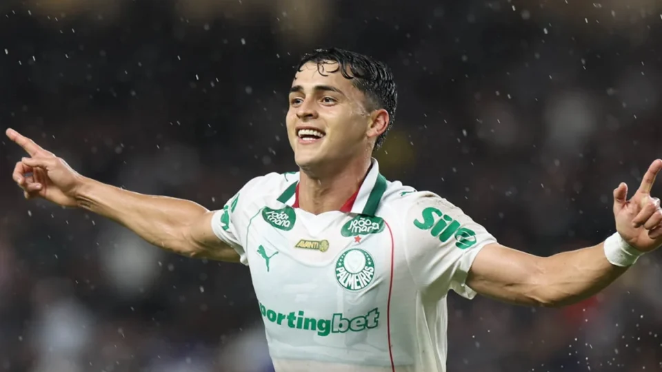 CBF divulga áudios do VAR sobre expulsões em Vitória x Palmeiras