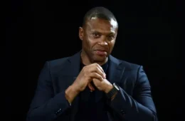 Júlio Baptista defende adaptação do Brasil ao futebol moderno e faz crítica a Neymar