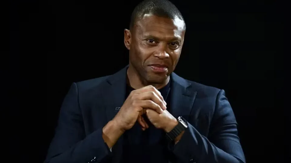 Júlio Baptista defende adaptação do Brasil ao futebol moderno e faz crítica a Neymar