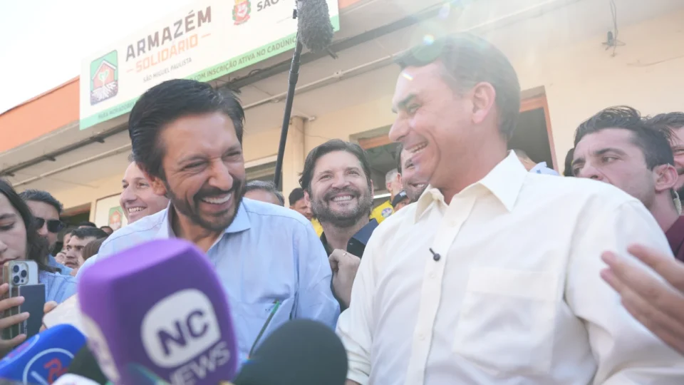Ricardo Nunes reforça apoio a Flávio Bolsonaro e acusa Lula de perseguir São Paulo