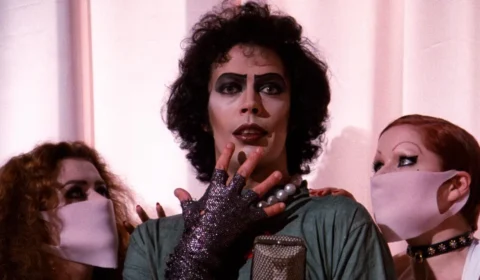 Tim Curry, astro de “Rocky Horror” e Pennywise, morre aos 80 anos