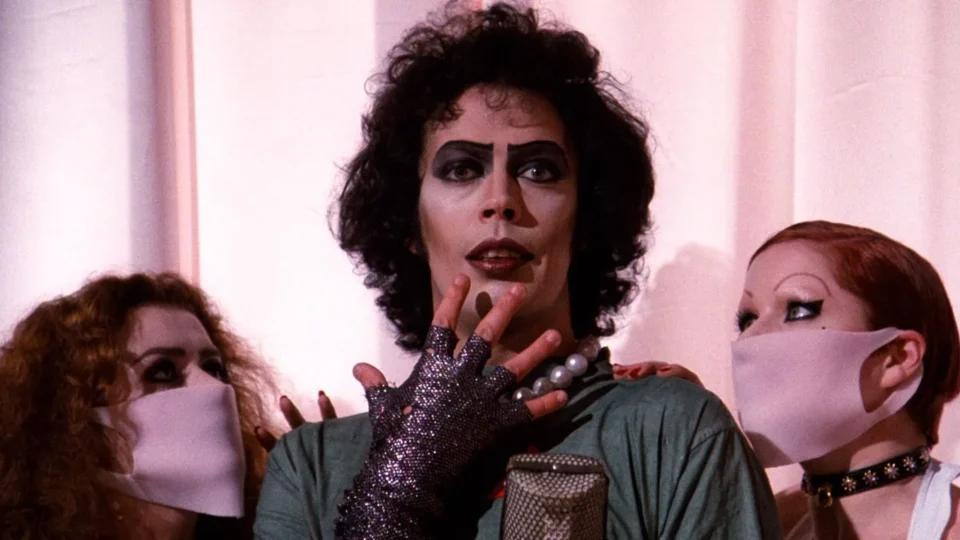 Tim Curry, astro de “Rocky Horror” e Pennywise, morre aos 80 anos