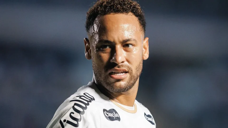 Neymar fica doente e vira dúvida às vésperas de clássico decisivo contra o Corinthians