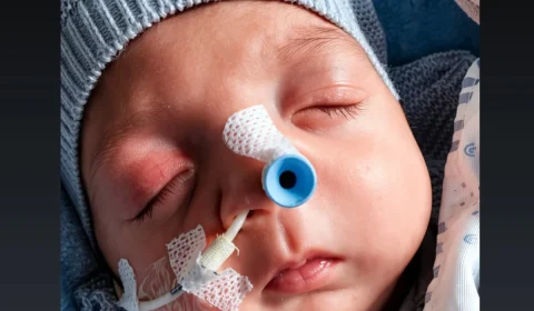 Bebê dado como morto volta para casa após alta em SP e surpreende a família