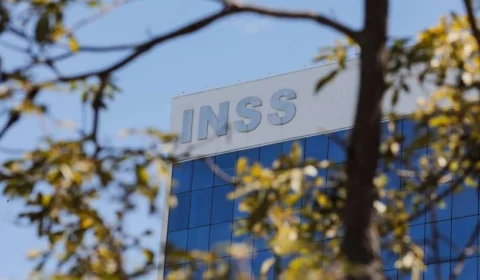 Copom corta Selic para 14% e CNPS mantém juro do consignado