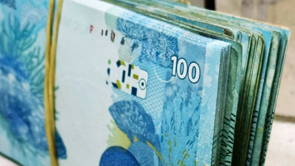 Governo projeta salário mínimo de R$ 1.717 para 2027; veja o reajuste previsto