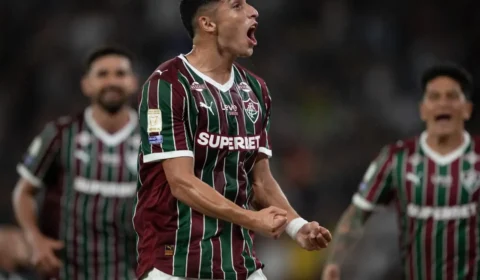 Fluminense vira e mantém G-4 no Brasileiro na 24ª rodada