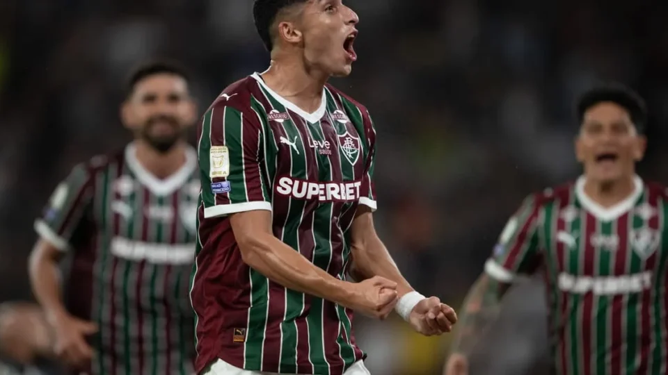 Fluminense vira e mantém G-4 no Brasileiro na 24ª rodada