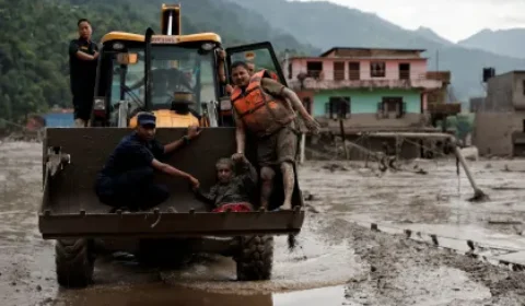 Avalanche no Nepal deixa mais de 360 mortos e mais de 1,5 mil desaparecidos