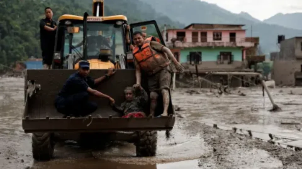 Avalanche no Nepal deixa mais de 360 mortos e mais de 1,5 mil desaparecidos