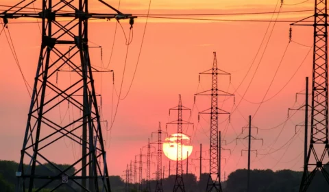 Super El Niño coloca sistema elétrico brasileiro em alerta; ANEEL discute medidas para evitar novos apagões