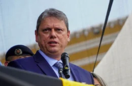 Tarcísio diz rejeitar pontos do bolsonarismo e reforça autonomia política
