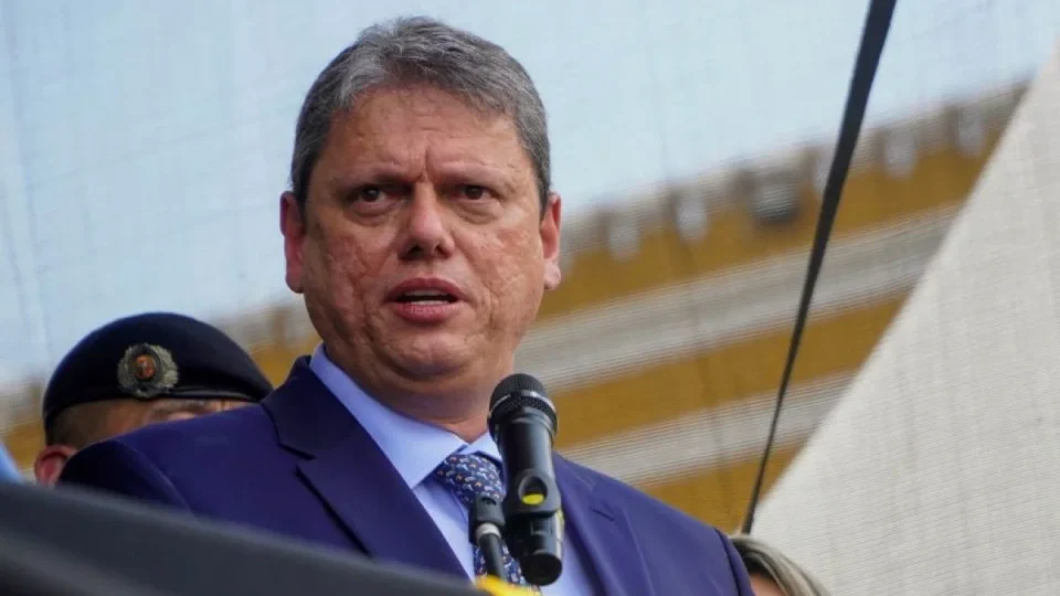 Tarcísio diz rejeitar pontos do bolsonarismo e reforça autonomia política