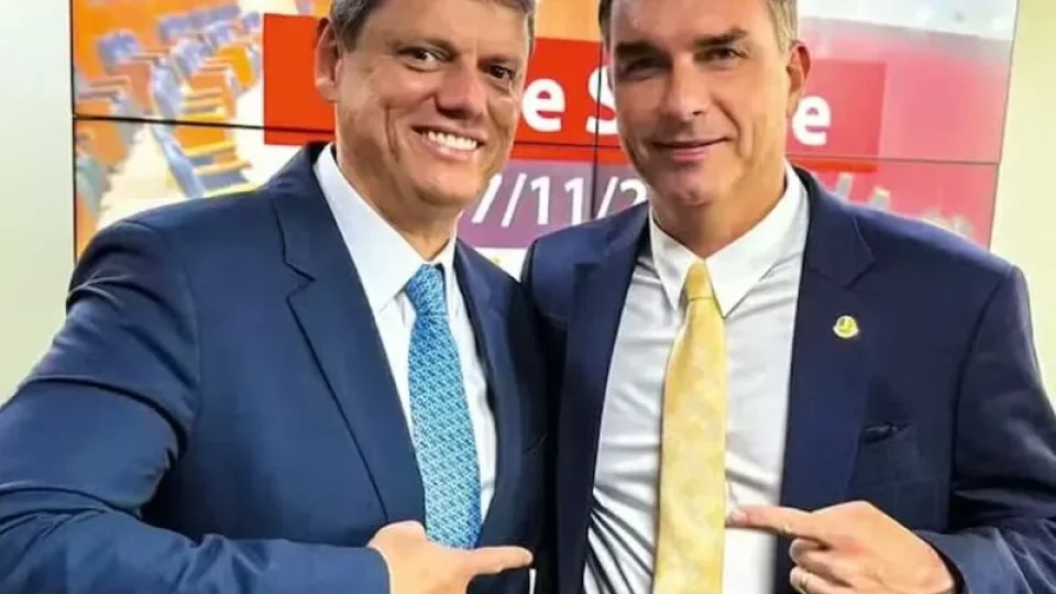 Haddad acusa Tarcísio de esconder Flávio Bolsonaro em debate