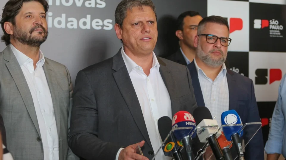 Tarcísio faz nova promessa e pressiona sindicato para encerrar greve antes do pico da tarde
