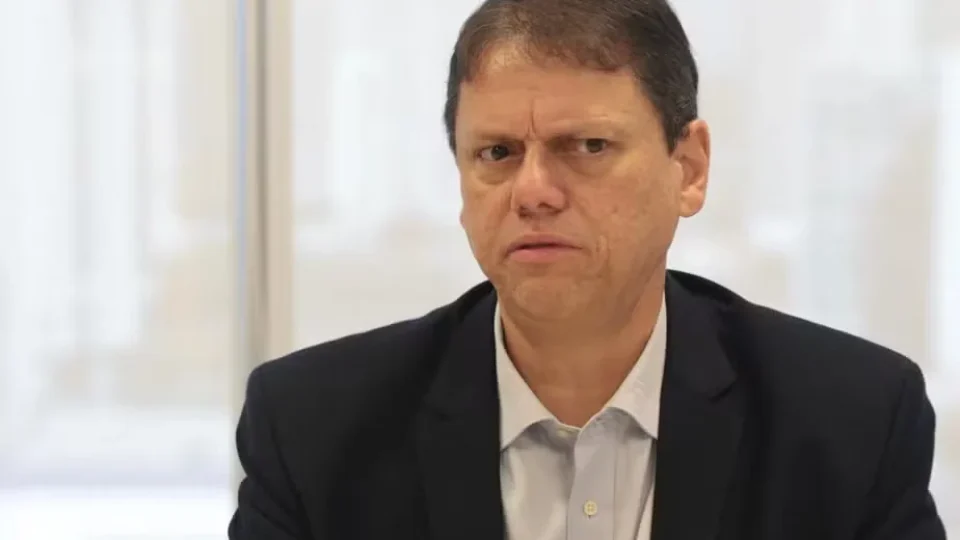 Tarcísio defende impeachment de ministros do STF e diz confiar nas urnas eletrônicas